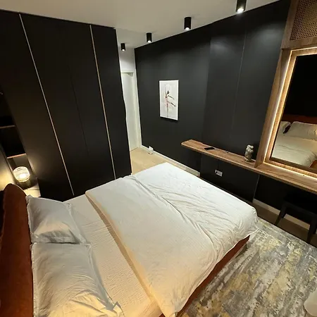 Hils By Warm Apartament
